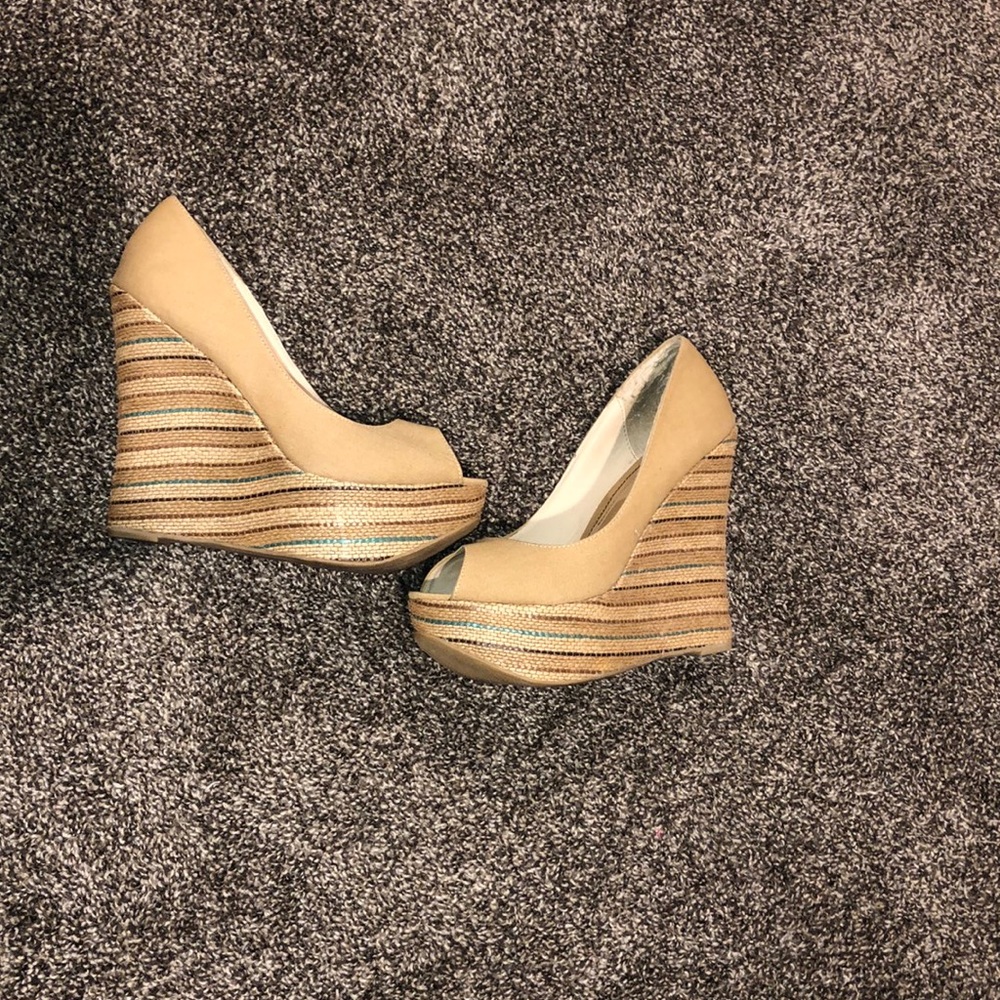 ☀️2lipstoo beige straw wedges size 9